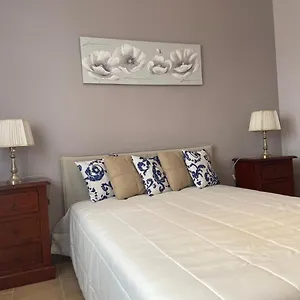 La Casa Di Flora Aeroporto Di Casa vacanze Fiumicino